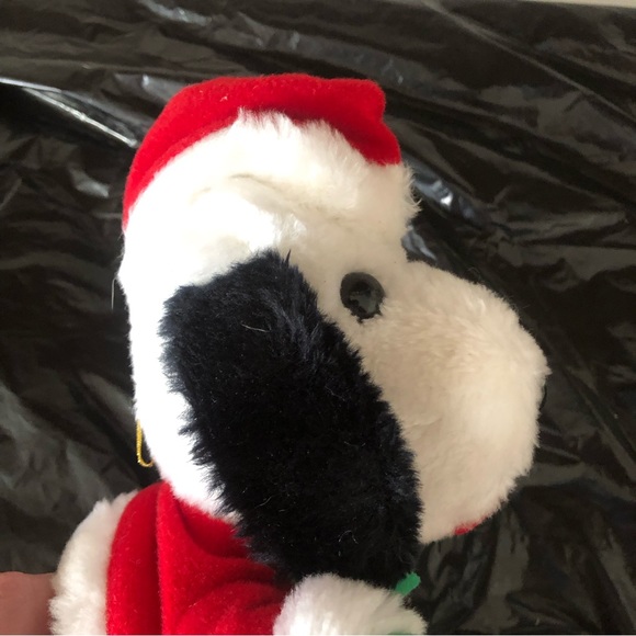 Christmas Santa Snoopy - How cute would this be sitting in your holiday display - Picture 6 of 16